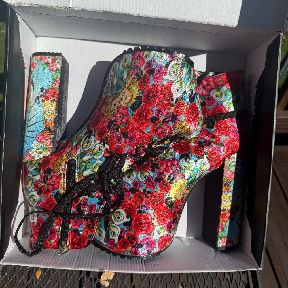 *RARE AND DISCONTINUED*IRON FIST LIKE A VIRGIN BOOTS-BRAND NEW